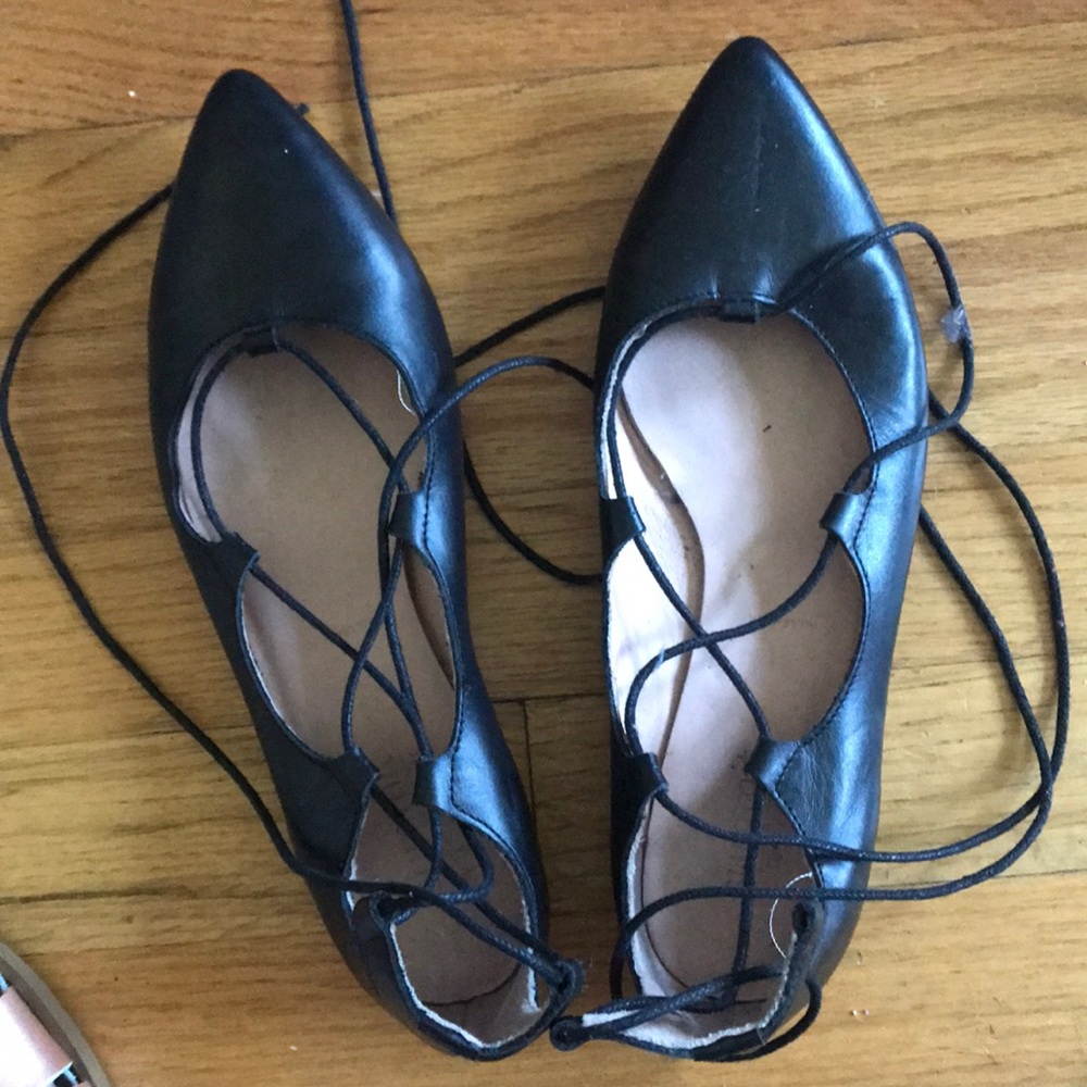 Summit by White Mountain Leather Black flats Sz 6